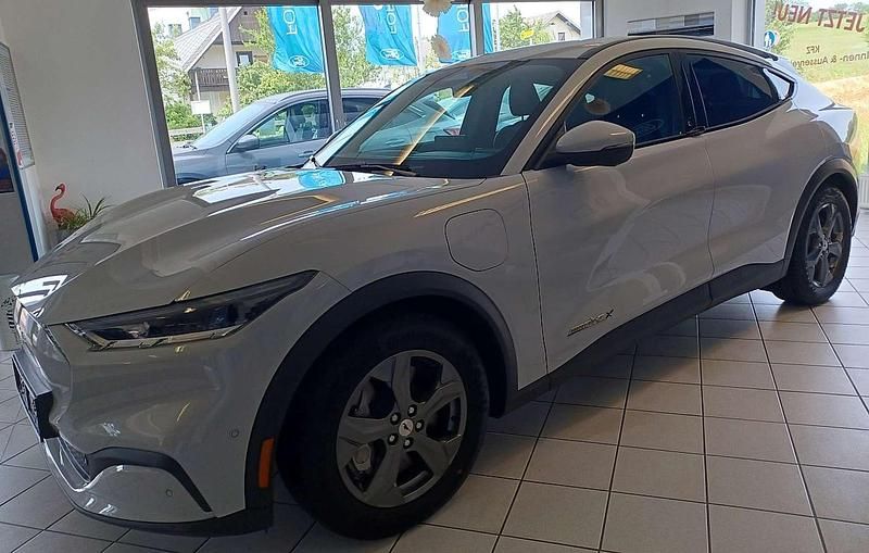 Gebraucht Ford Mustang Mach-E Extended Range 216 kW (294 PS) 2022 Weiß SUV