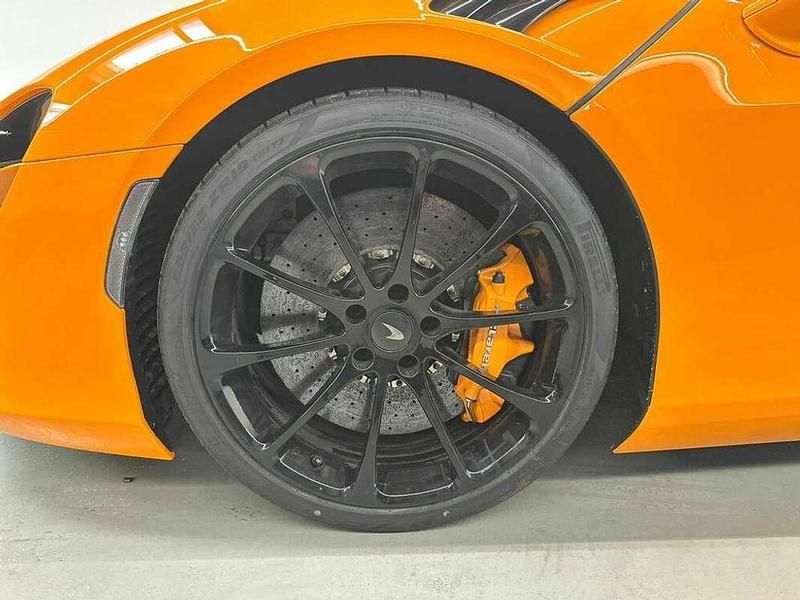 Gebraucht McLaren Artura 700 PS (514 kW) 2024 Orange Coupé
