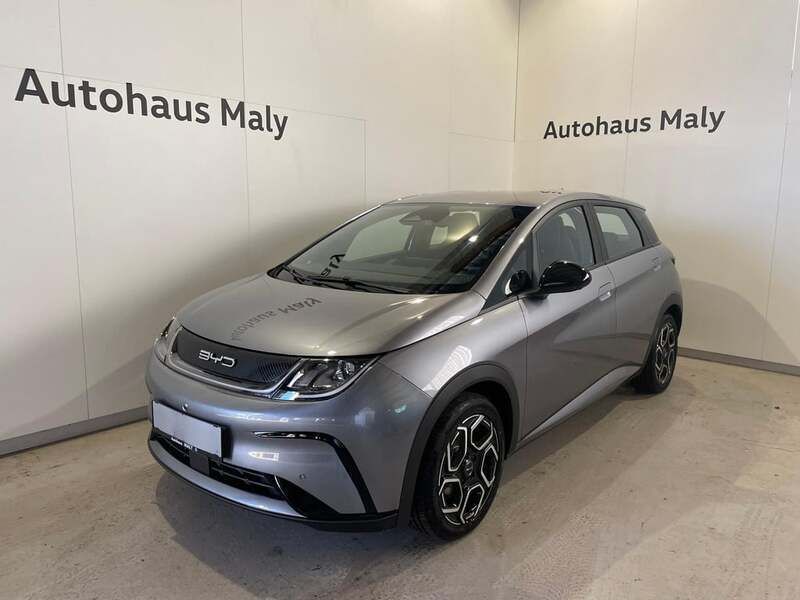 Dunkelgrau normal Gebraucht 2023 BYD Dolphin Comfort Kleinwagen | € 27.990 (Teuer) - Bild 1/4