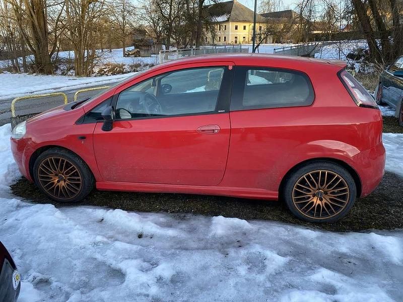 Gebraucht Fiat Punto Emotion 131 PS (96 kW) 2006 Rot Limousine