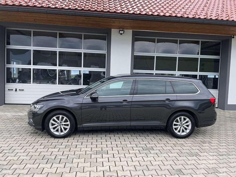 Gebraucht VW Passat Business 150 PS (110 kW) 2022 Grau Kombi