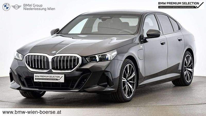 Grau Gebraucht 2025 BMW 530e Efficient Dynamics Limousine | € 63.392 - Bild 1/4