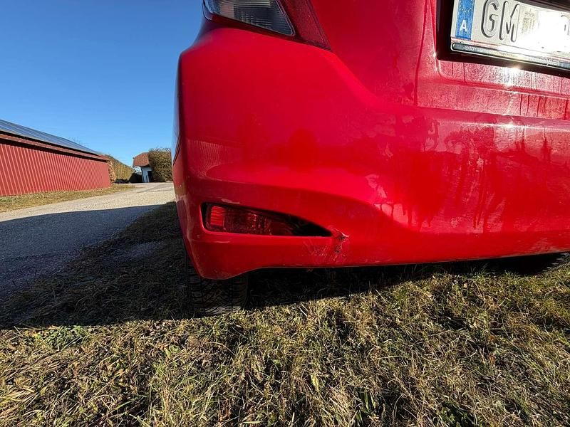 Gebraucht Toyota Yaris Active 69 PS (50 kW) 2014 Limousine