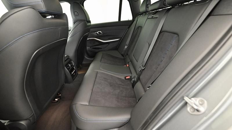 Gebraucht BMW 320 M Sport 190 PS (139 kW) 2024 Skyscraper grau Kombi