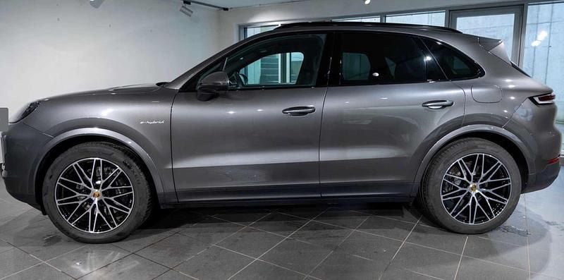 Gebraucht Porsche Cayenne 470 PS (345 kW) 2024 Grau SUV