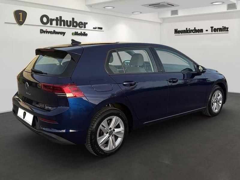 Gebraucht VW Golf VIII Life 110 PS (80 kW) 2022 Mittelblau  metallic Limousine