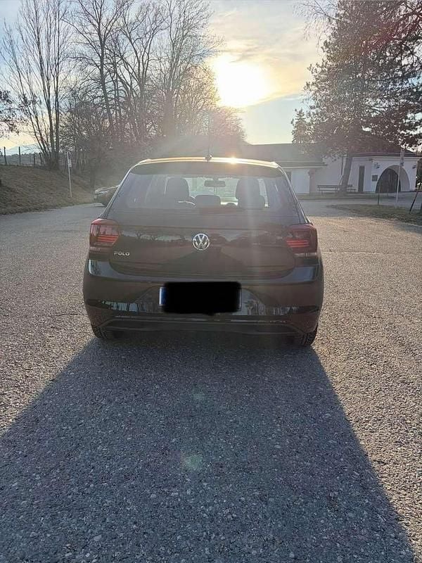 Gebraucht VW Polo 65 PS (47 kW) 2018 Schwarz Kleinwagen