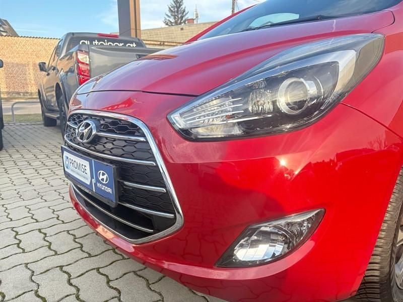 Gebraucht Hyundai ix20 Premium 125 PS (91 kW) 2017 Rot Kleinwagen
