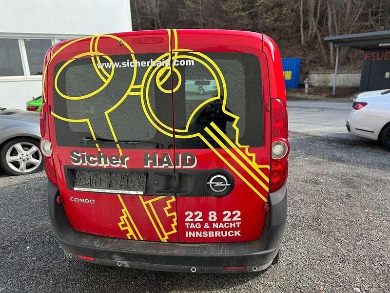 Gebraucht Opel Combo 95 PS (69 kW) 2018 Rot Van / Kleinbus