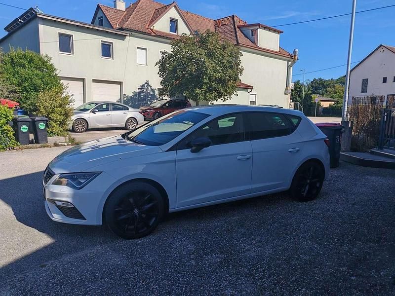 Gebraucht Seat Leon Black Edition 131 PS (96 kW) 2020 Weiß Limousine