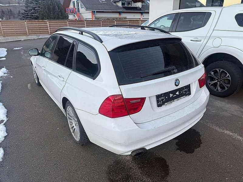 Gebraucht BMW 320 177 PS (130 kW) 2009 Weiß Kombi