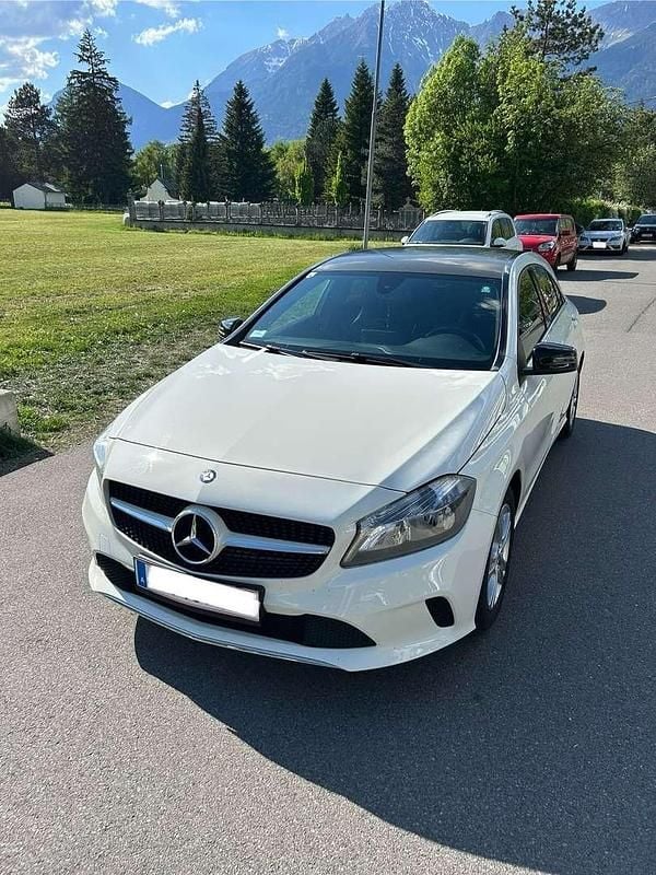 Weiß Gebraucht 2015 Mercedes A160 Style Limousine | € 10.300 (Superpreis) - Bild 1/4
