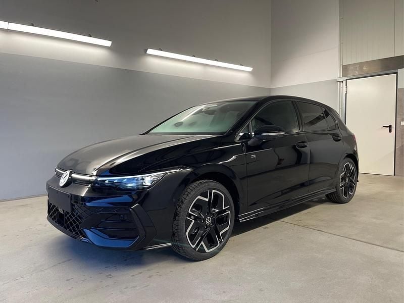 Neu VW Golf VIII R-line 150 PS (110 kW) 2026 Limousine