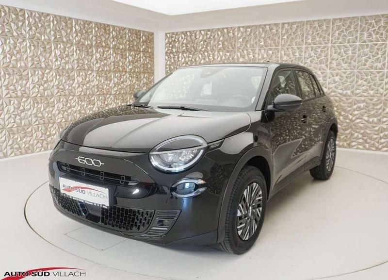 Neu Fiat 600 136 PS (100 kW) 2025 Schwarz Limousine