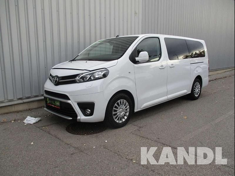 Weiß Gebraucht 2023 Toyota Proace Verso Kombi | € 37.490 (Superpreis) - Bild 1/4