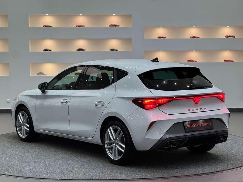 Gebraucht Cupra Leon 150 PS (110 kW) 2024 Weiß Kleinwagen