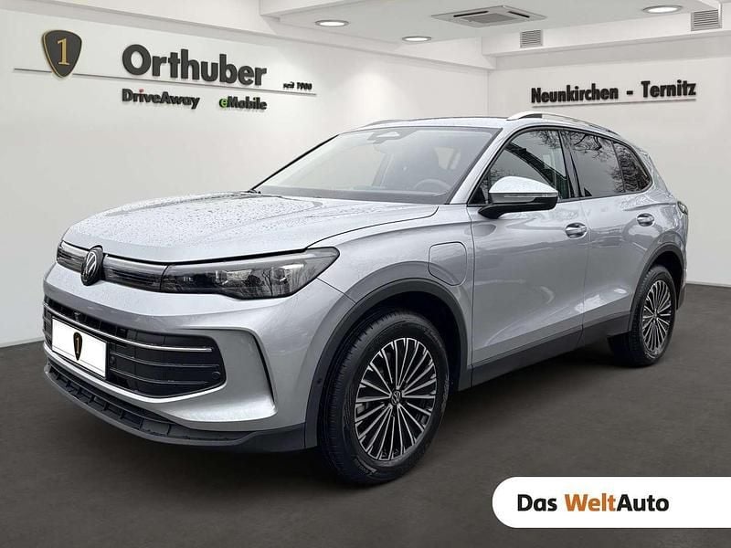 Silber Neu 2025 VW Tiguan SUV | € 44.900 (Superpreis) - Bild 1/4