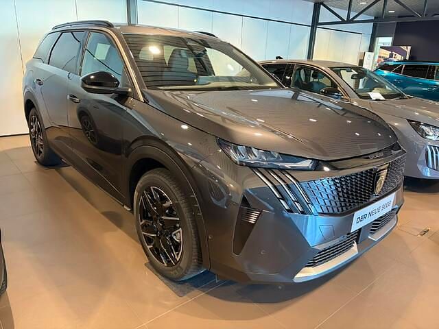 Neu Peugeot 5008 145 PS (106 kW) 2025 Grau SUV