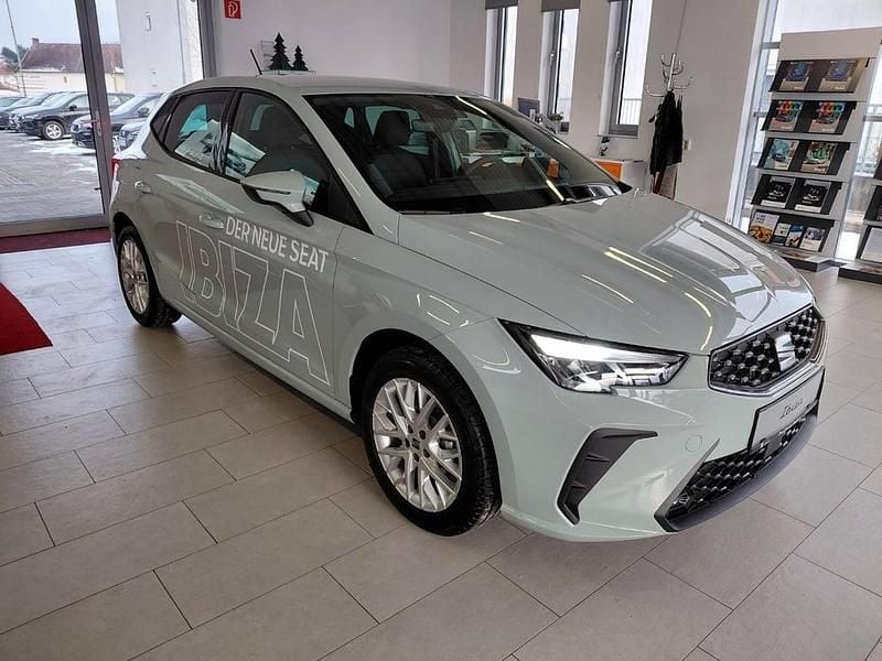 Neu Seat Ibiza Style 95 PS (69 kW) 2026 Hellgrau  metallic Kleinwagen
