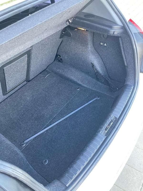 Gebraucht BMW 116 116 PS (85 kW) 2010 Weiß Kleinwagen