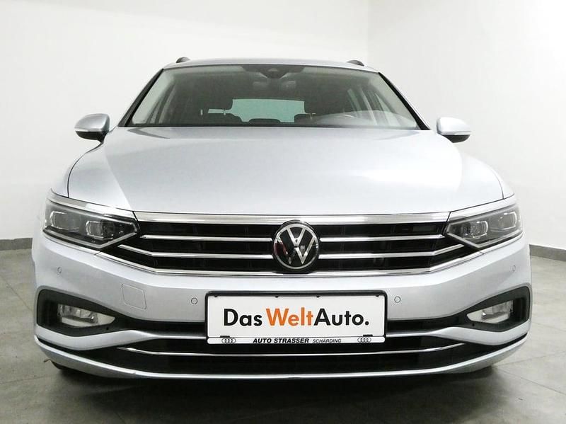 Gebraucht VW Passat R 150 PS (110 kW) 2022 Silber Kombi