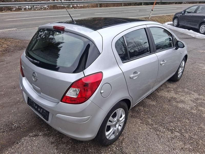 Gebraucht Opel Corsa 87 PS (63 kW) 2012 Silber Kleinwagen