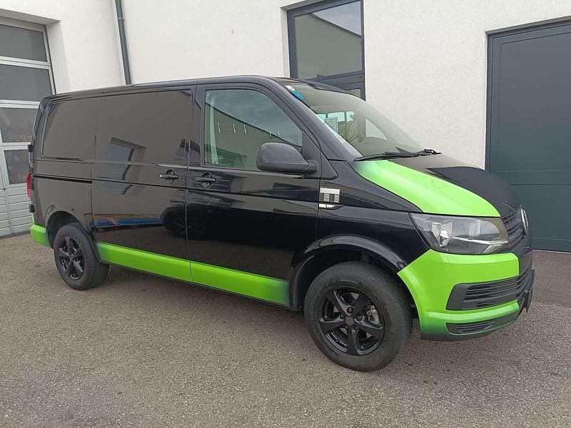 Schwarz Gebraucht 2015 VW T6 Van | € 13.999 (Teuer) - Bild 1/4