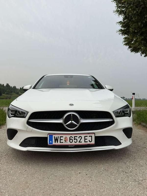 Weiß Gebraucht 2019 Mercedes CLA200 Kombi | € 24.999 (Etwas zu teuer) - Bild 1/4