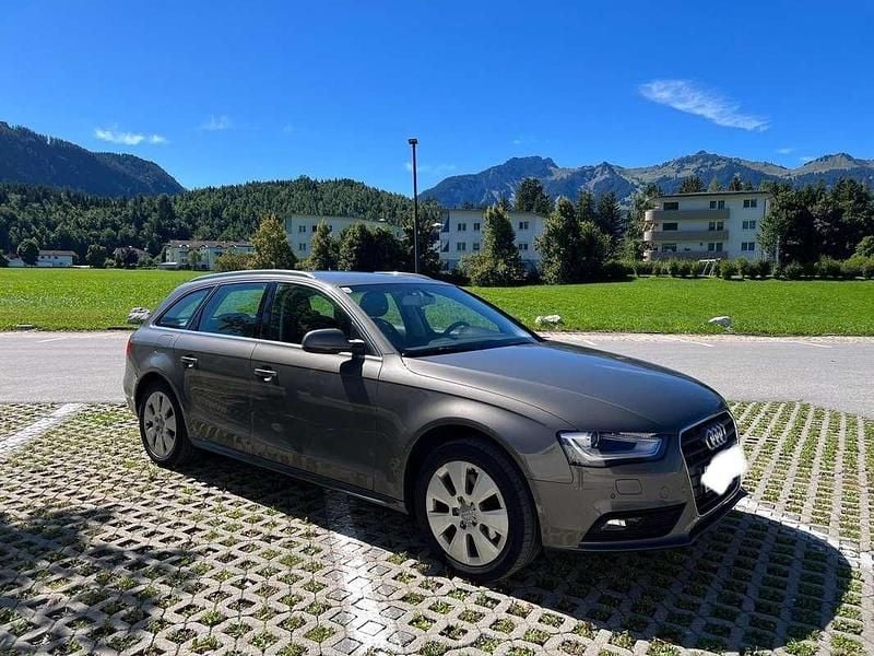 Grau Gebraucht 2012 Audi A4 Comfort Kombi | € 10.499 (Fairer Preis) - Bild 1/4