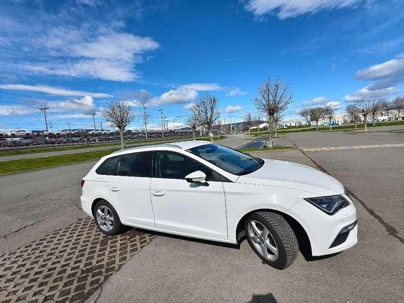 Weiß Gebraucht 2018 Seat Leon ST FR Kombi | € 12.000 (Fairer Preis) - Bild 1/4