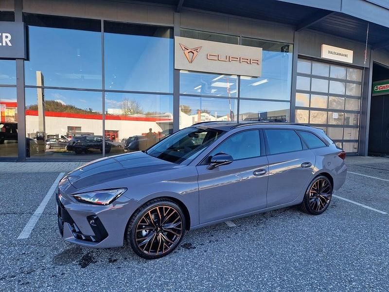 Neu Cupra Leon 150 PS (110 kW) 2025 Hellgrau  normal Kombi