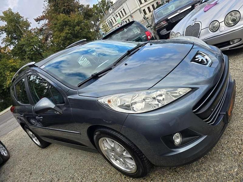 Gebraucht Peugeot 207 Active 95 PS (69 kW) 2010 Grau Kombi