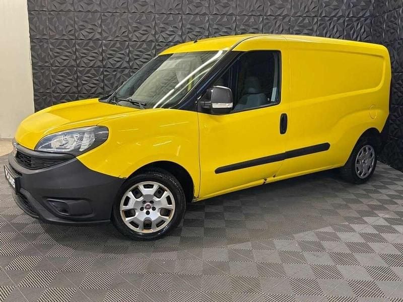 Gebraucht Fiat Doblò Basis 95 PS (69 kW) 2018 Gelb Van / Kleinbus