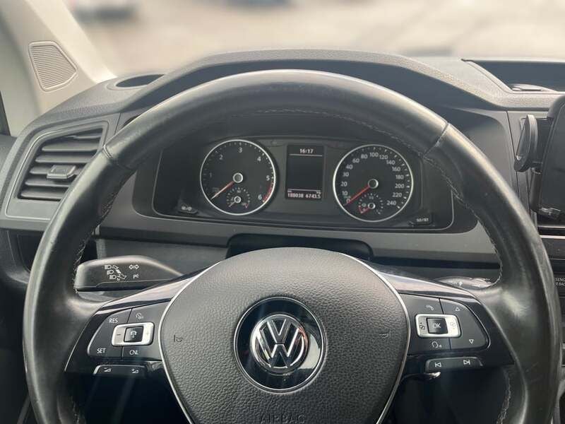 Gebraucht VW Multivan Trendline 150 PS (110 kW) 2016 Weiss  normal Van