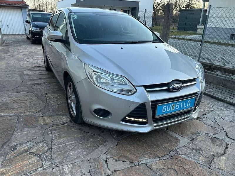 Gebraucht Ford Focus Trend 95 PS (69 kW) 2012 Grau Limousine