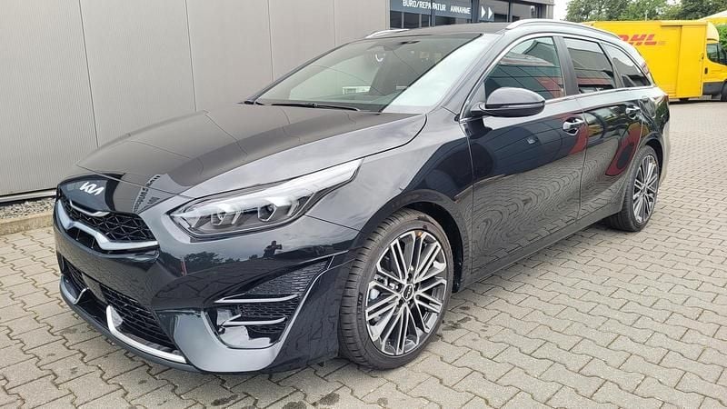 Neu Kia Ceed Sportswagon GT-Line 140 PS (102 kW) 2025 Rot Kombi