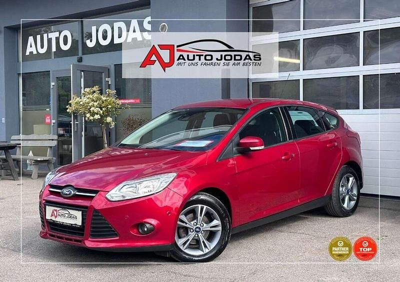 Rot Gebraucht 2013 Ford Focus Limousine | € 6.900 (Etwas zu teuer) - Bild 1/4