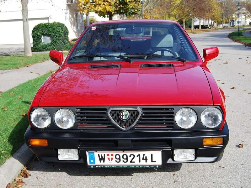 Gebraucht Alfa Romeo Sprint Quadrifoglio Verde 105 PS (77 kW) 1988 Rot Coupé