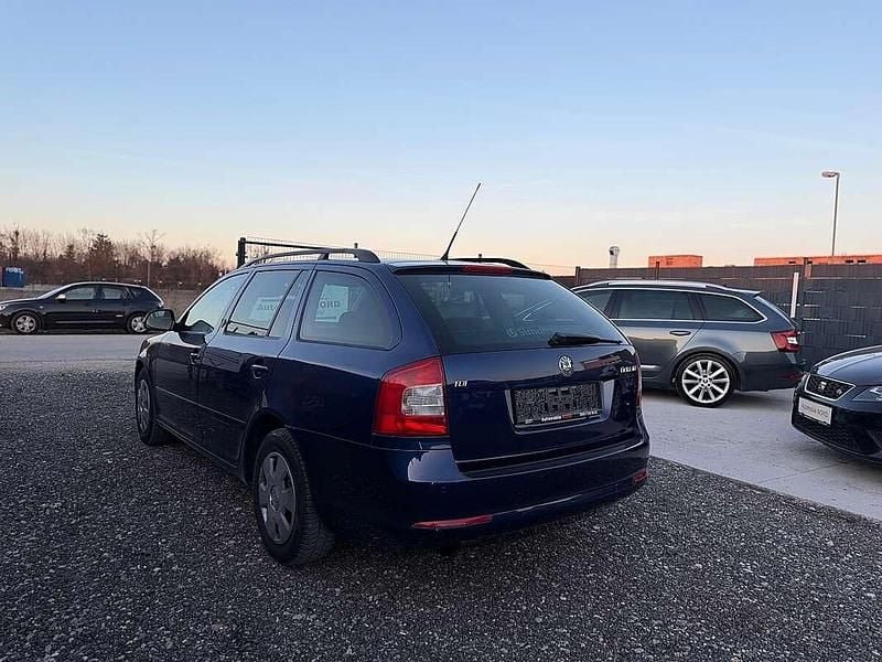 Gebraucht Skoda Octavia Elegance 105 PS (77 kW) 2010 Blau Kombi