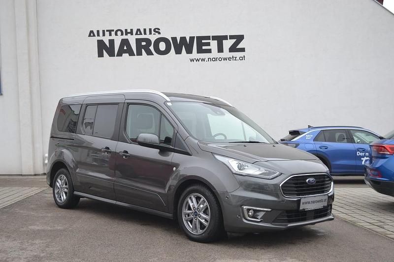 Gebraucht Ford Tourneo Titanium 121 PS (88 kW) 2022 Mittelgrau  metallic