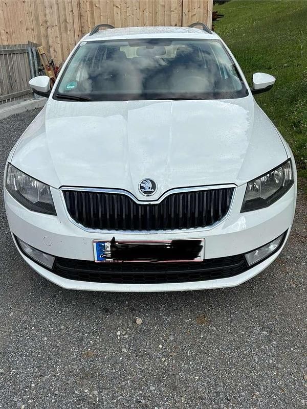 Weiß Gebraucht 2014 Skoda Octavia Kombi | € 10.000 (Fairer Preis) - Bild 1/4