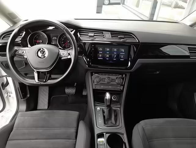 Gebraucht VW Touran 150 PS (110 kW) 2022 Purewhite Van / Kleinbus