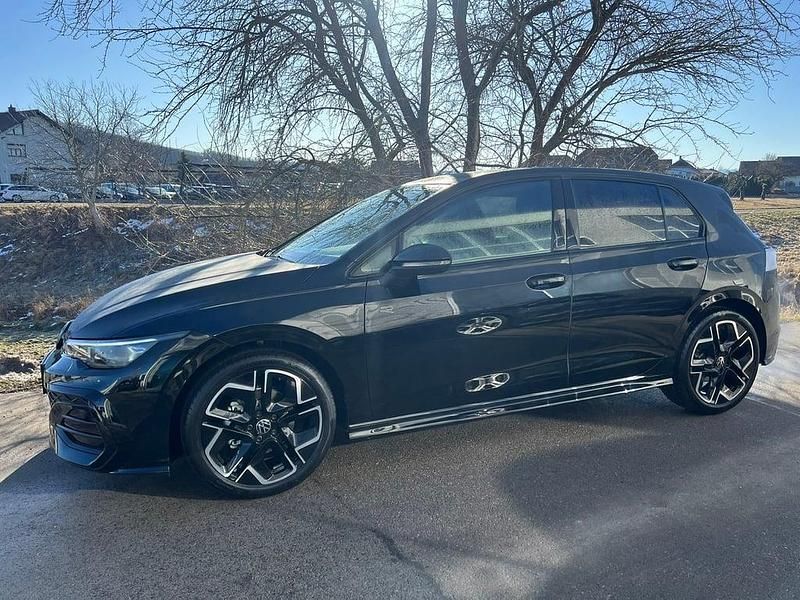 Neu VW Golf VIII Sport 115 PS (84 kW) 2026 Schwarz  metallic