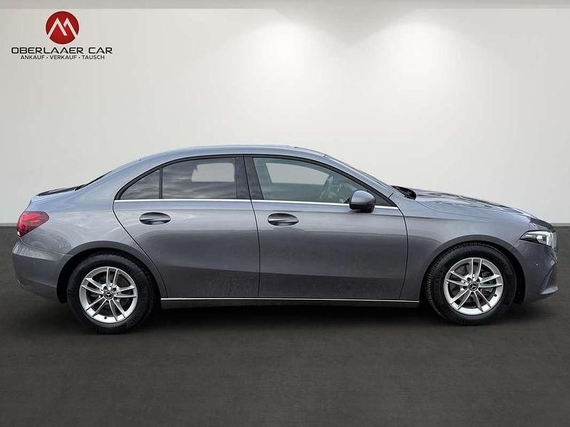 Gebraucht Mercedes A180 116 PS (85 kW) 2020 Grau Limousine