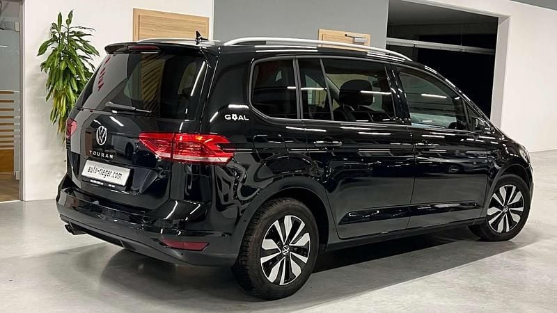 Gebraucht VW Touran Comfortline 150 PS (110 kW) 2025 Schwarz Van / Kleinbus