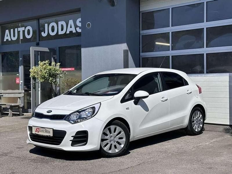 Gebraucht Kia Rio 84 PS (61 kW) 2015 Weiß Limousine