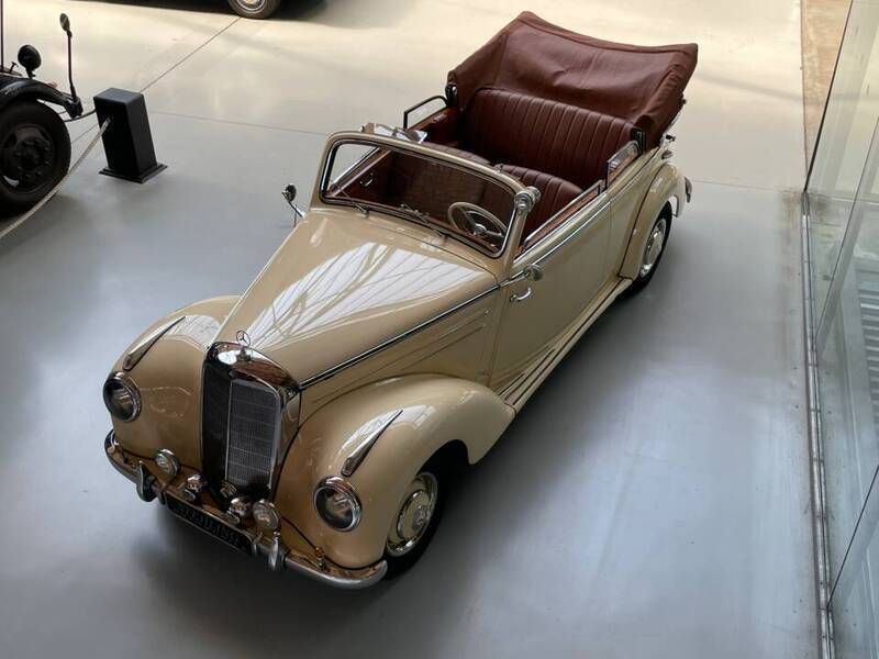Beige Gebraucht 1952 Mercedes 220 Cabrio | € 129.500 - Bild 1/4