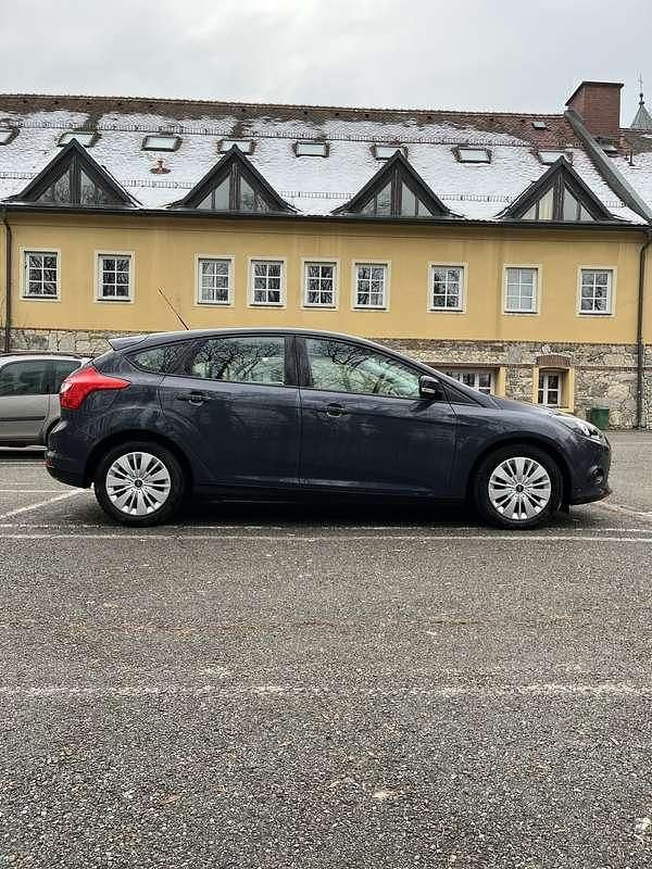 Gebraucht Ford Focus Trend 116 PS (85 kW) 2013 Grau Limousine