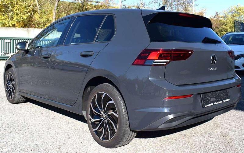 Gebraucht VW Golf 116 PS (85 kW) 2024 Grau Limousine