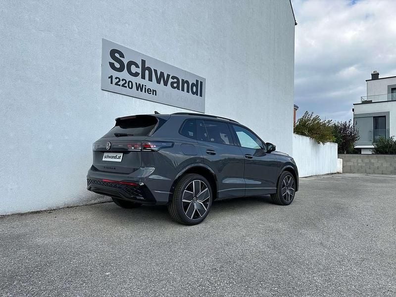 Neu VW Tiguan Sport 150 PS (110 kW) 2025 Mittelgrau  metallic SUV